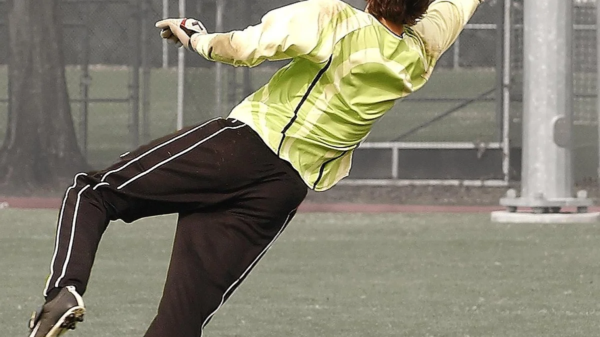 狼队降级后解雇埃德华兹，防守稳定性与失误控制成主因